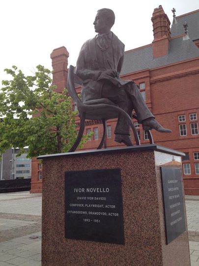 ivor novello statue by jeremy rees
