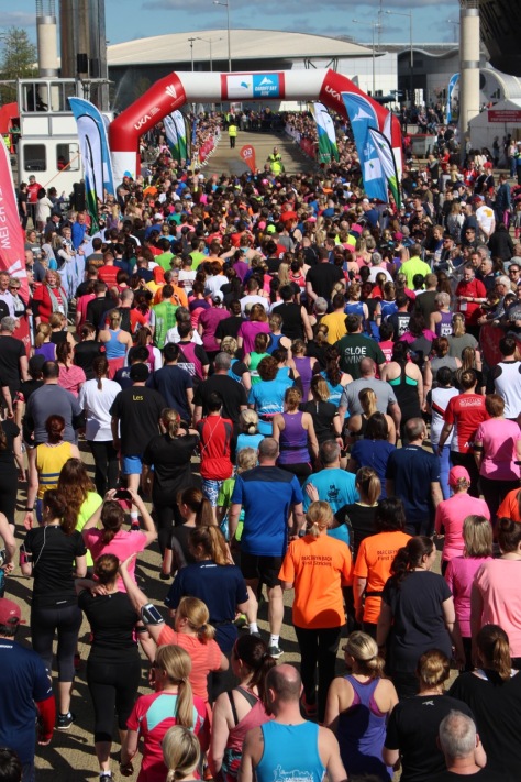 Cardiff Bay, Wales. 2nd April 2017. Athletes take on the Cardiff Bay 10k run.