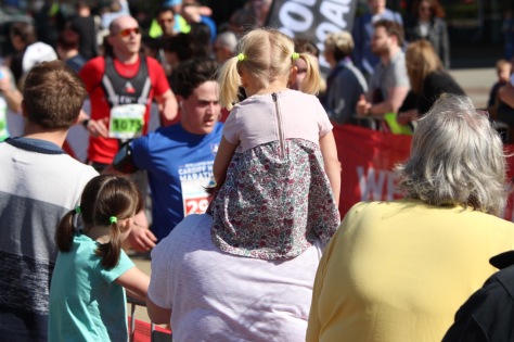 Cardiff Bay, Wales. 2nd April 2017. Athletes take on the Cardiff Bay 10k run.